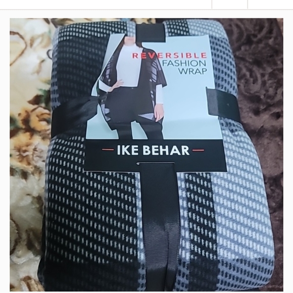 Ike Behar Ladies' Reversible Wrap shawl High Pile Fleece - Picture 8 of 8
